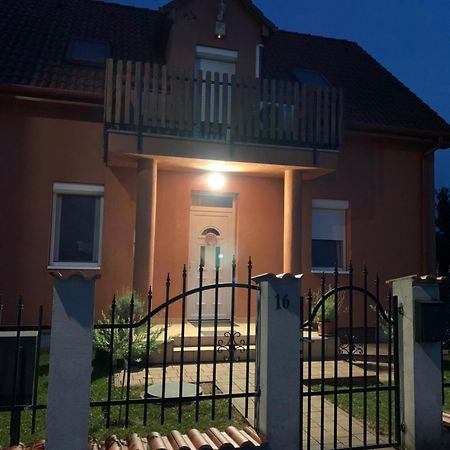 Feher Orchidea Apartman Egerszalók Buitenkant foto